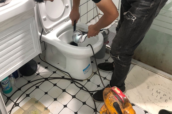 兖州马桶堵塞自己疏通还是找师傅?专业上门服务让你省时更省心